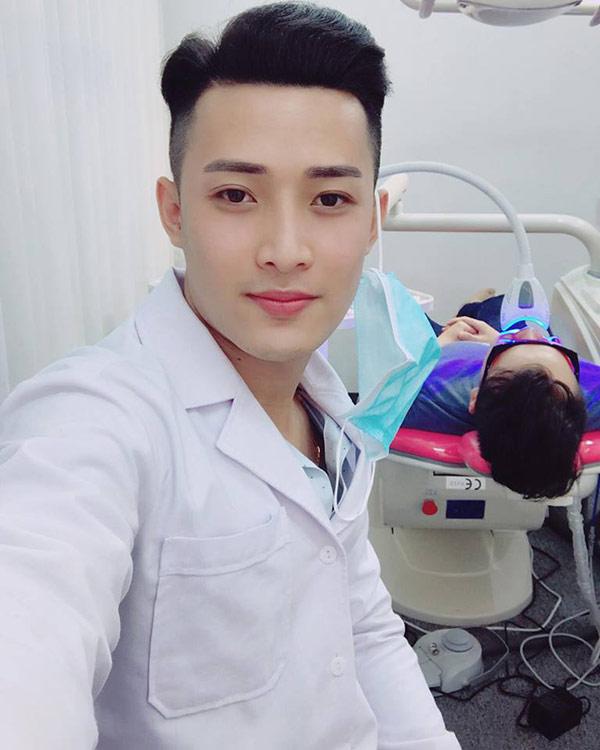 Khi chàng bác sĩ bỏ khẩu trang xuống, các cô gái như muốn rụng tim-2