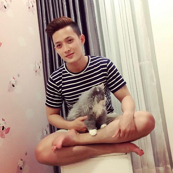 Khi chàng bác sĩ bỏ khẩu trang xuống, các cô gái như muốn rụng tim-3