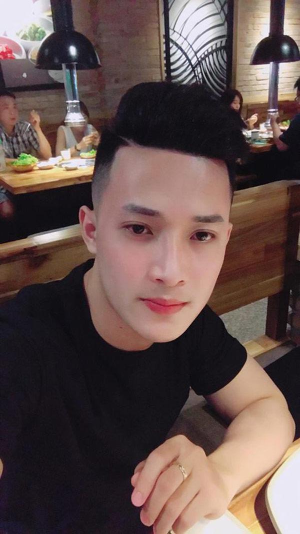 Khi chàng bác sĩ bỏ khẩu trang xuống, các cô gái như muốn rụng tim-4