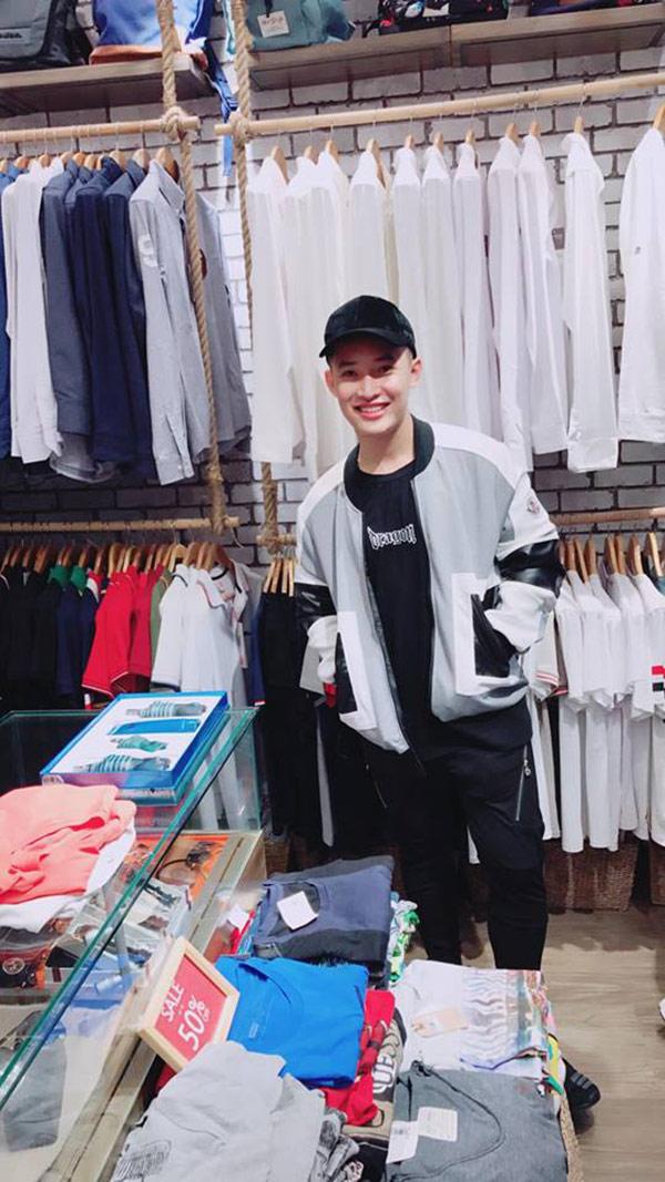 Khi chàng bác sĩ bỏ khẩu trang xuống, các cô gái như muốn rụng tim-5