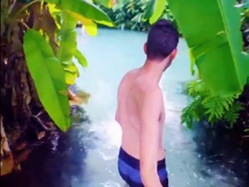 Khám phá suối nước nóng trong suốt như pha lê ở Brazil