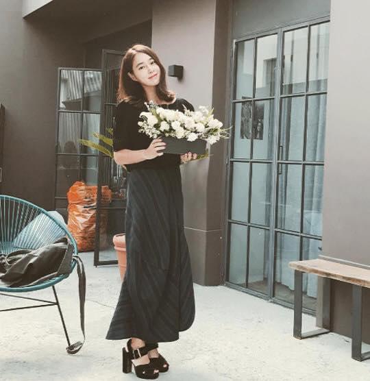 Sao Hàn 19/9: Tiểu Kim Tae Hee bị nghi ngờ nâng ngực khi khoe ảnh sexy-4