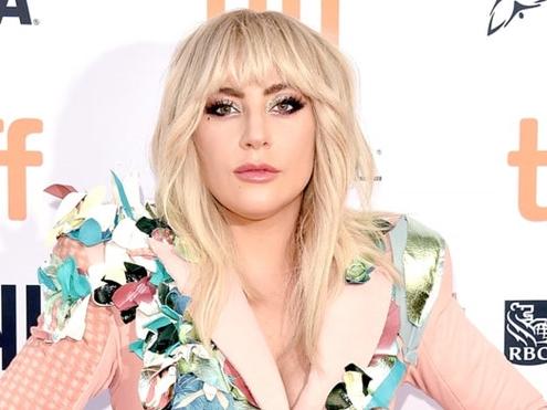 Lady Gaga hoãn lưu diễn châu Âu vì 'những cơn đau nghiêm trọng'