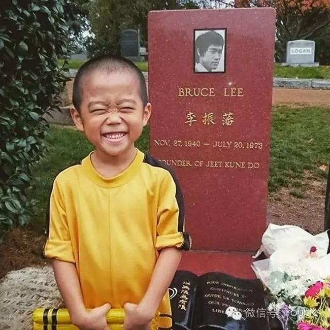 Thần đồng kungfu 7 tuổi mà cơ bắp cuồn cuộn, múa võ như Lý Tiểu Long-4