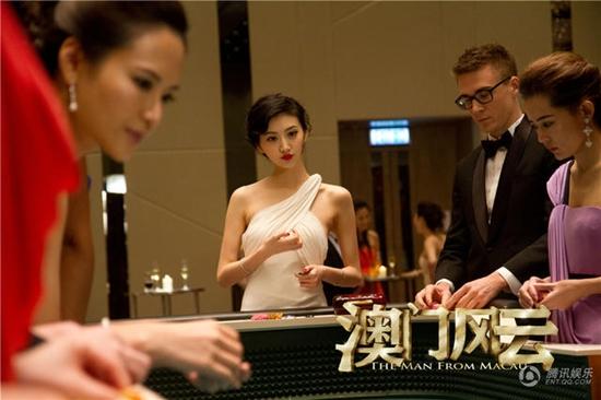 3 ngôi sao cố chấp bám trụ màn ảnh Hoa ngữ mặc biệt danh Thuốc độc phòng vé-6