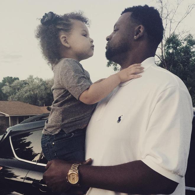 3 tuổi phải ăn thịt sống cầm hơi, trộm cắp đầu đường xó chợ, và một thứ đã khiến đời anh sang trang-1