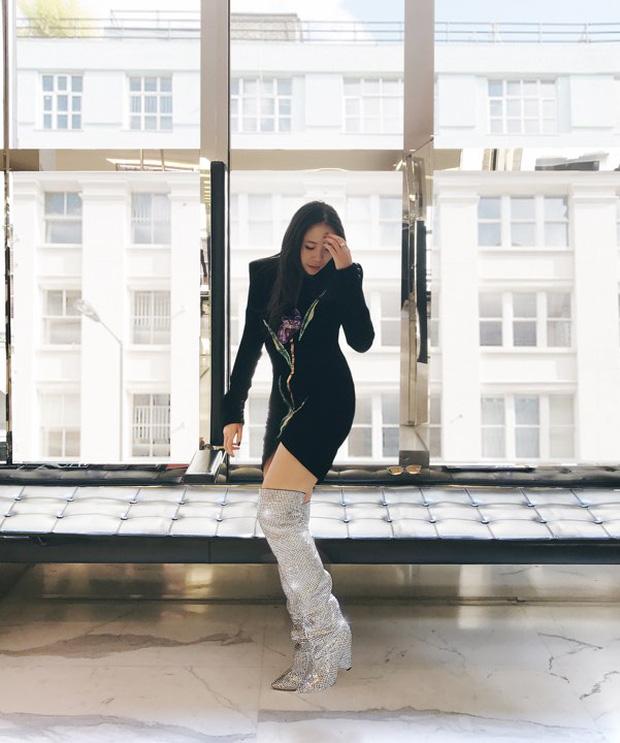 Trong vô vàn fashionista Việt, có lẽ chỉ mình Nga Nguyễn dám chi 230 triệu đồng sắm đôi boot đụng hàng Rihanna-1