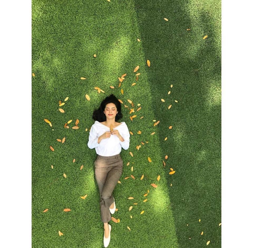 Không hẹn mà gặp, Mai Ngô - Minh Tú diện street style với mốt quần xẻ cao chất phát ngất-2