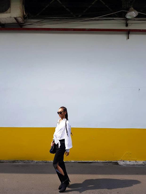 Không hẹn mà gặp, Mai Ngô - Minh Tú diện street style với mốt quần xẻ cao chất phát ngất-8