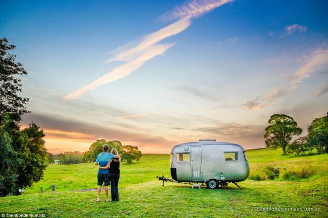 Vợ chồng trẻ bán hết tài sản để đưa 2 con đi du lịch-2