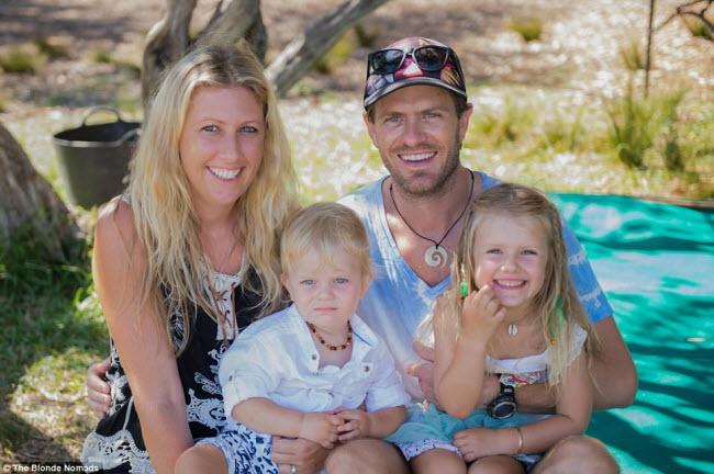 Vợ chồng trẻ bán hết tài sản để đưa 2 con đi du lịch-3