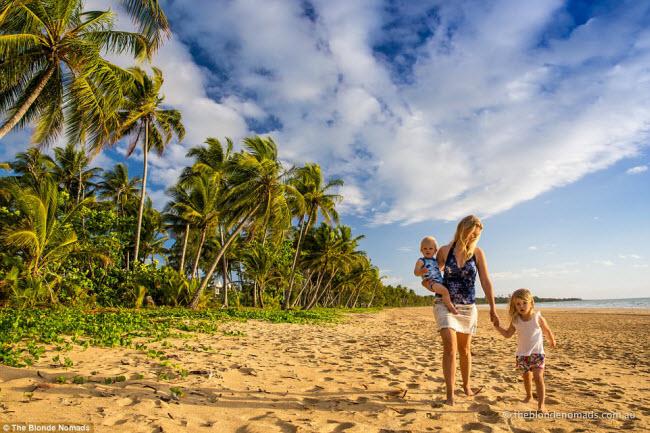 Vợ chồng trẻ bán hết tài sản để đưa 2 con đi du lịch-9