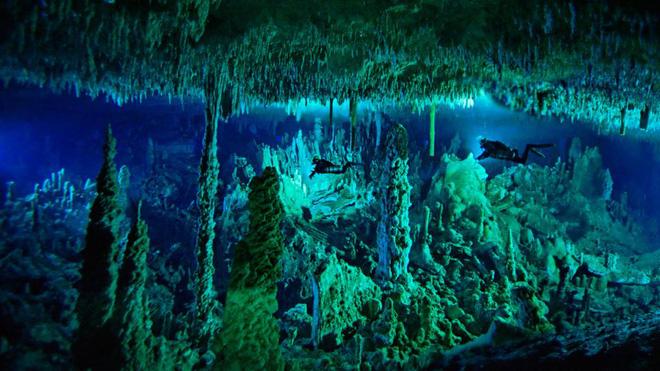 Phát hiện hố xanh khổng lồ giữa lòng đại dương nhưng thứ ẩn chứa trong đó còn đáng kinh ngạc hơn-6