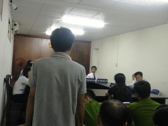 Bị chồng phụ bạc, mẹ ép con gái 6 tuổi uống thuốc sâu rồi tự tử để lấy tiền phúng điếu trả nợ-7