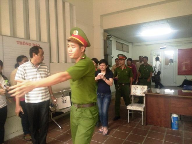 Bị chồng phụ bạc, mẹ ép con gái 6 tuổi uống thuốc sâu rồi tự tử để lấy tiền phúng điếu trả nợ-9