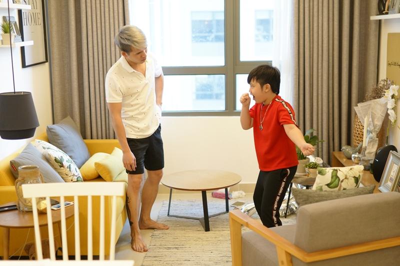 Gương mặt thân quen nhí: Lạ lùng Quốc Thiên rời ghế HLV, học trò ném mic khi Thu Thủy đang dạy bảo-4