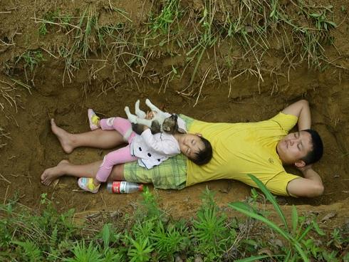 6 khoảnh khắc sinh ly tử biệt của cha mẹ và con lấy nước mắt dân mạng