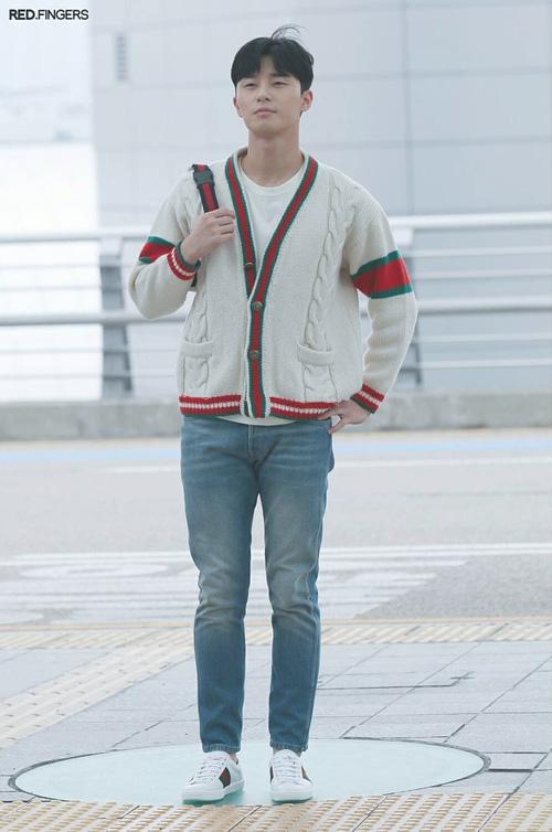 Cùng dự Milan Fashion Week, chị em Krystal - Jessica sang chảnh, Park Seo Joon bảnh bao với cây đồ hiệu-10