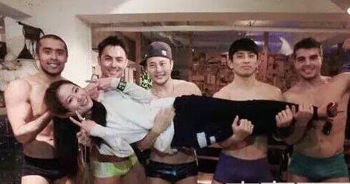 Lâm Tâm Như bị lộ loạt ảnh tạo dáng sexy với vũ công nam thoát y-5