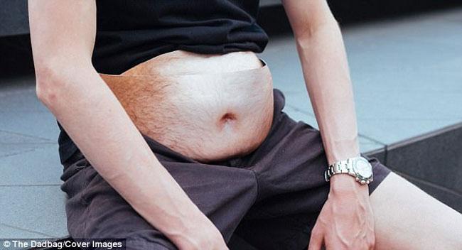 Mẫu túi bụng bia lông lá kì dị của mày râu khiến chị em phát khiếp-4