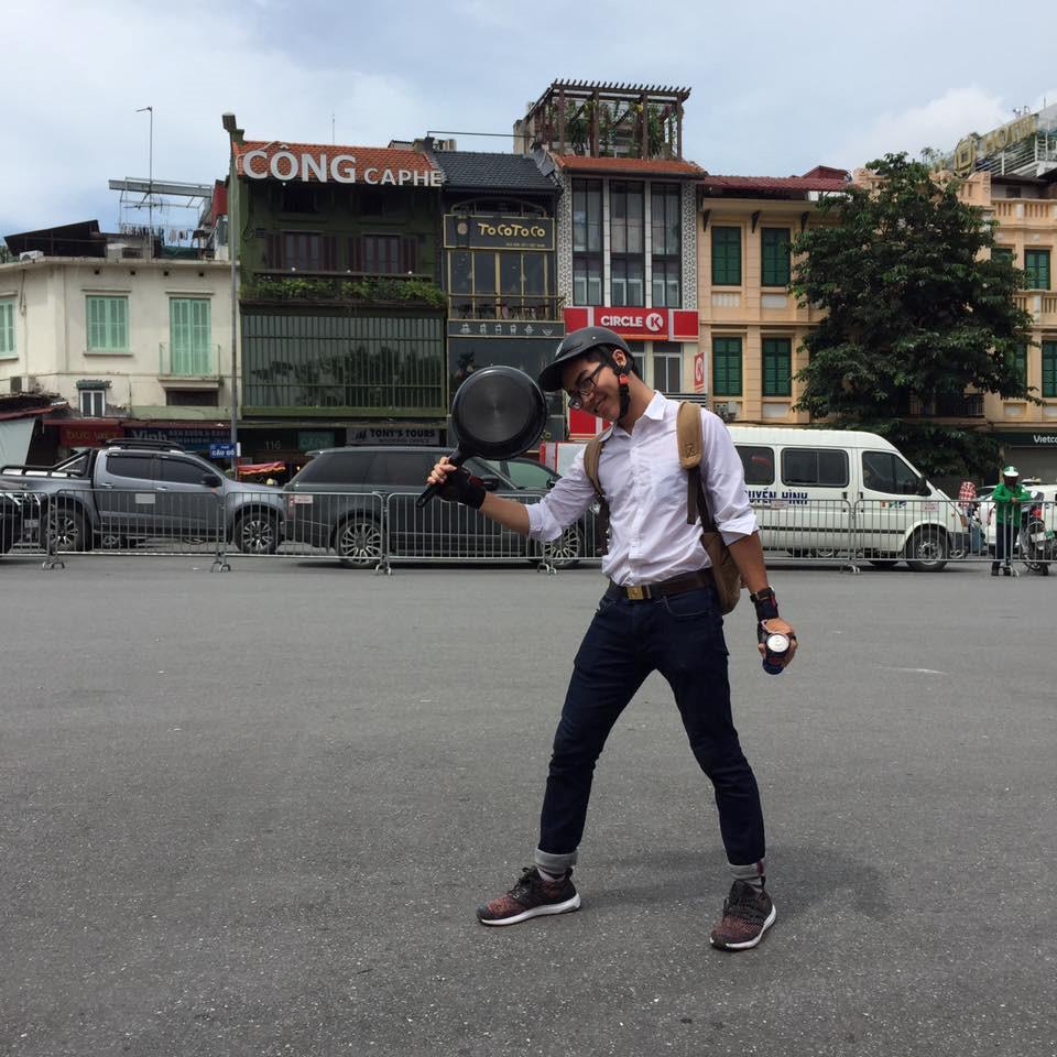 Cầm chảo chạy, tuyển người yêu ở phố đi bộ: Nhảm nhí hay sáng tạo?-9