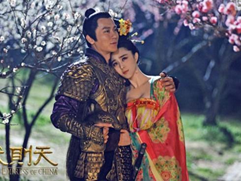 Quizz: Dàn mỹ nam - mỹ nữ từng mặc đồ đôi với Trấn Thành gồm những ai?-1