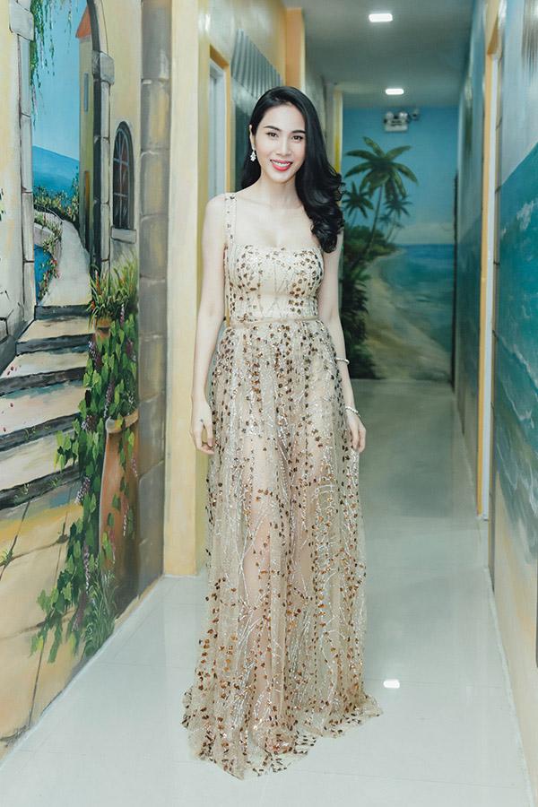 Dàn Hoa hậu - Á hậu thi nhau chiếm spotlight sao mặc đẹp trên thảm đỏ tuần này-7