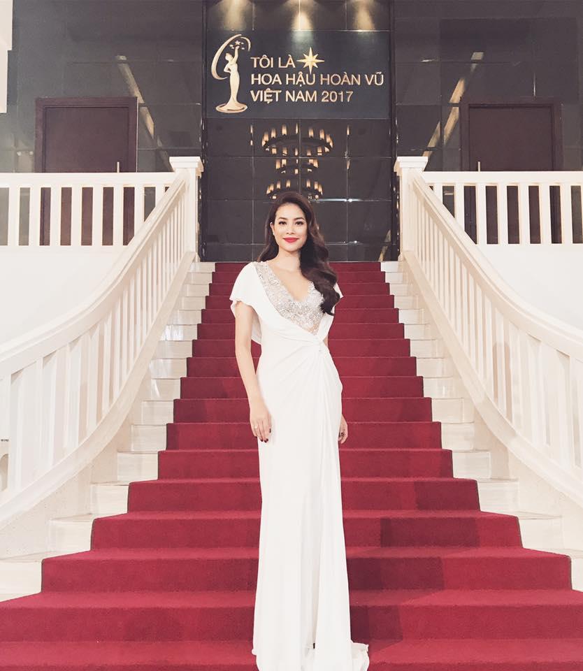 Tin sao Việt 21/9: Phạm Hương than vãn nỗi nhọc nhằn đi tìm người kế vị tương lai-1