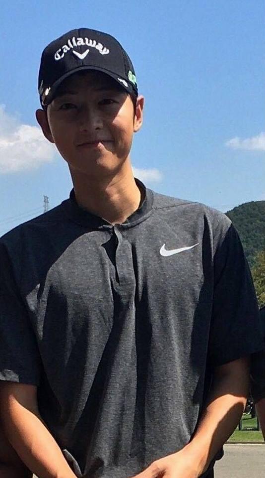 Sao Hàn 21/9: Song Joong Ki đi đánh golf giảm căng thẳng trước khi trở thành chú rể-1