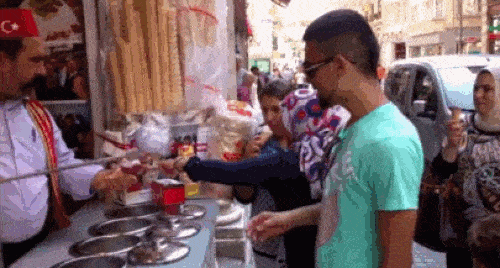 Gã bán kem khốn nạn khiến khách hàng phát điên-3