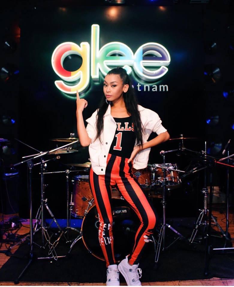 Học cách lên đồ kiểu học đường của nữ chính Cindy V trong Glee phiên bản Việt-9