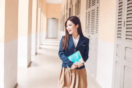 Liên tục bị nghi đạo nhạc, sự thật là Em gái mưa được phiên âm thành 4 thứ tiếng-1