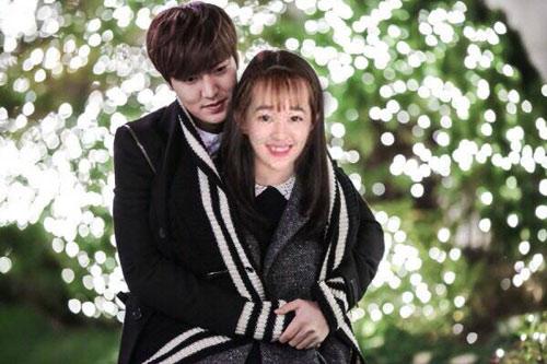 Cười ngất với cái kết hot girl lên mạng nhờ các thánh photoshop xóa chiếc ghế đỏ-5