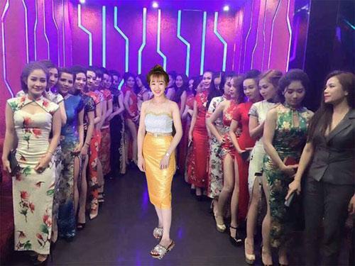 Cười ngất với cái kết hot girl lên mạng nhờ các thánh photoshop xóa chiếc ghế đỏ-13