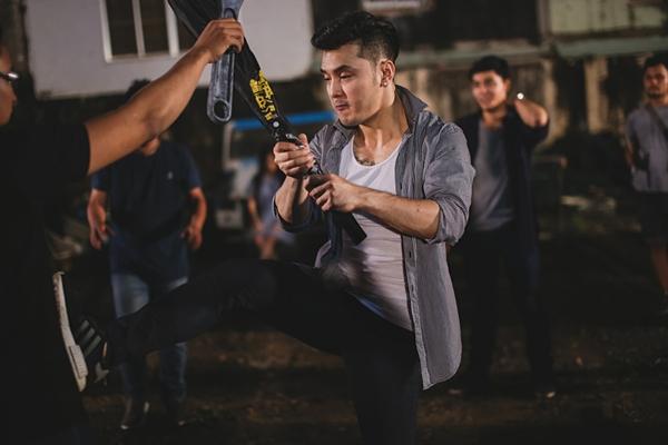 Ưng Hoàng Phúc bị xã hội đen đánh te tua trong MV mới-5