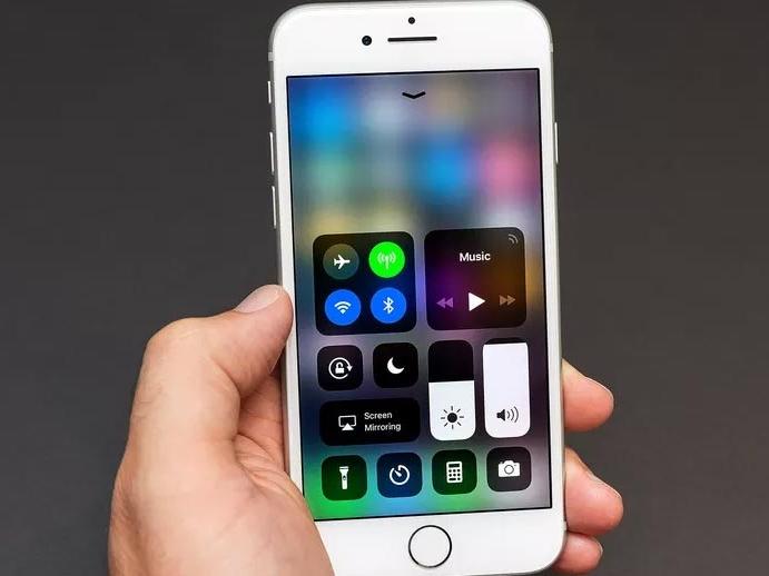 iPhone 8 vẫn sống tốt trong màn tra tấn khủng khiếp-2