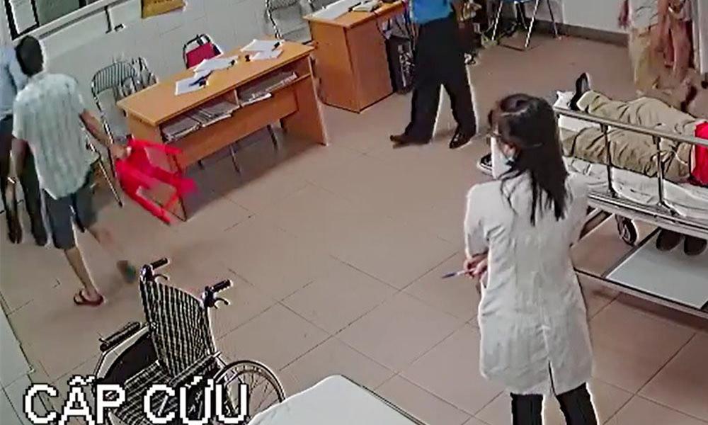 Nữ bác sĩ bị đánh: Xử lý chủ tịch phường cầm ghế-1