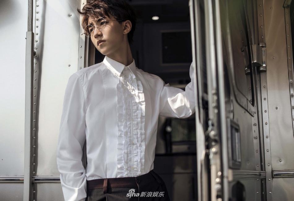 Người hâm mộ tiêu tiền tỷ mừng sinh nhật nam thần hot nhất Trung Quốc Vương Tuấn Khải tròn 18 tuổi-1