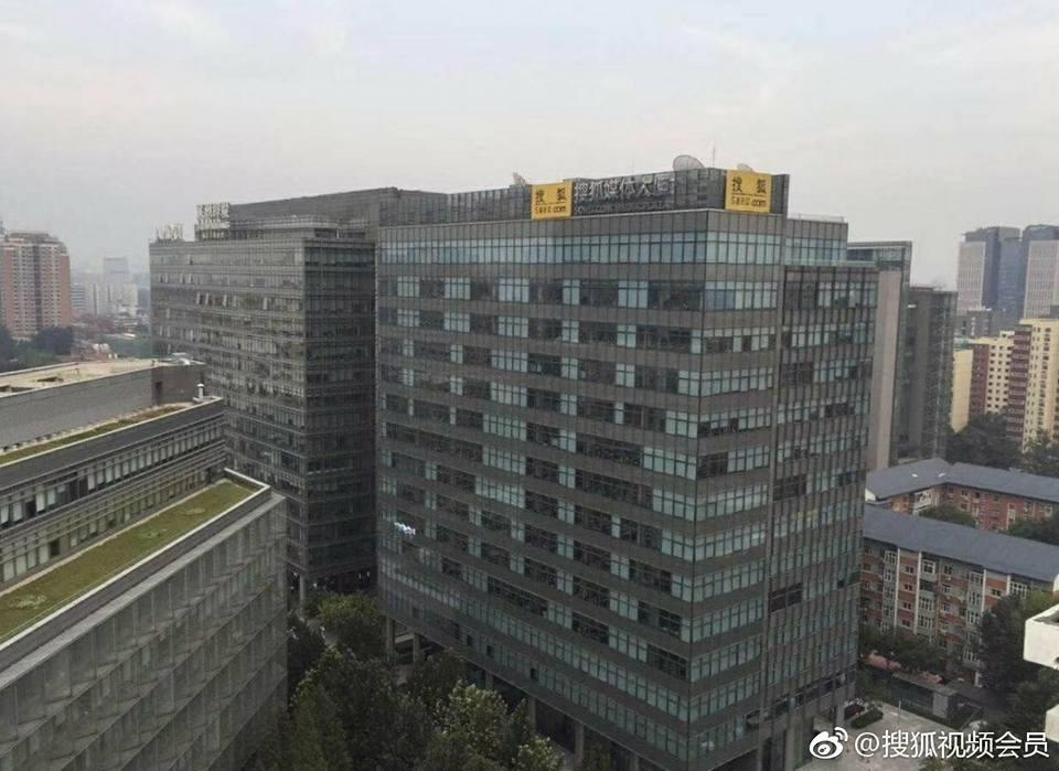 Người hâm mộ tiêu tiền tỷ mừng sinh nhật nam thần hot nhất Trung Quốc Vương Tuấn Khải tròn 18 tuổi-5