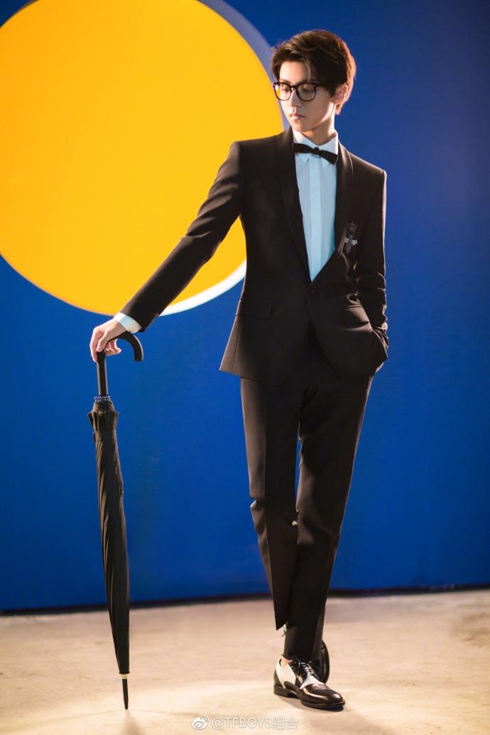 Người hâm mộ tiêu tiền tỷ mừng sinh nhật nam thần hot nhất Trung Quốc Vương Tuấn Khải tròn 18 tuổi-2