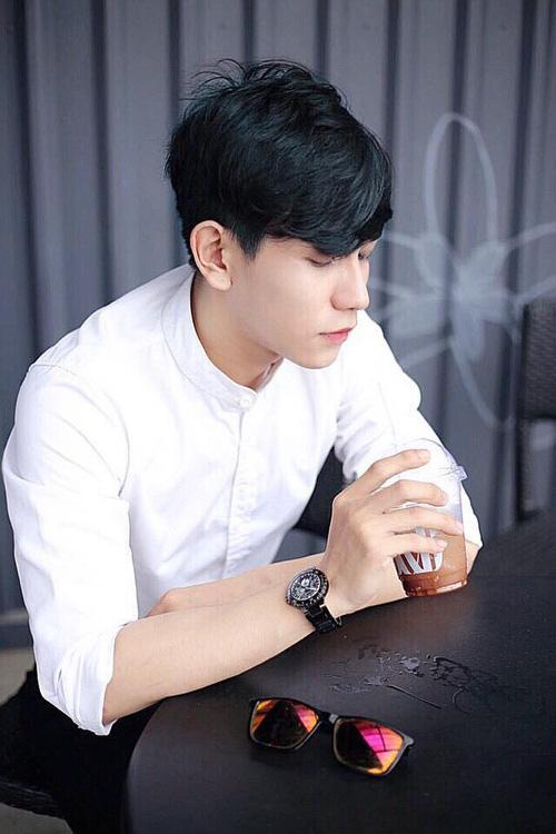 Ban đầu đứng cạnh Sơn Tùng, nhưng vì ăn hình anh lính vai phụ bị đẩy xuống cuối-8