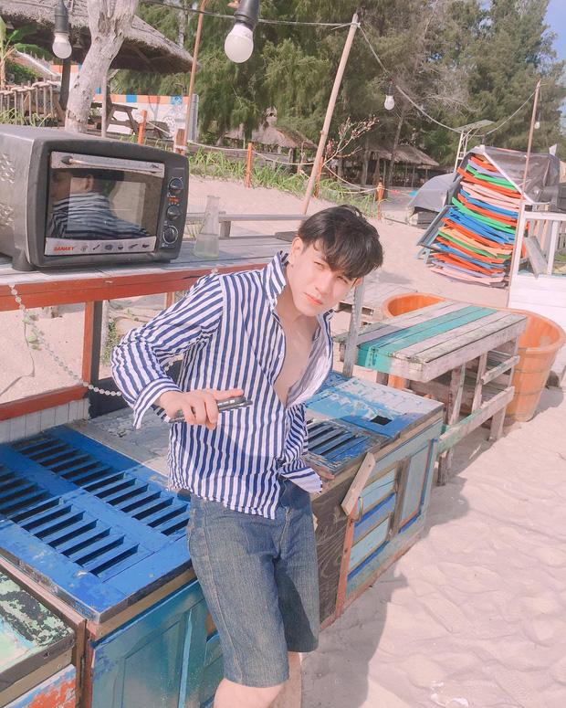 Ban đầu đứng cạnh Sơn Tùng, nhưng vì ăn hình anh lính vai phụ bị đẩy xuống cuối-5