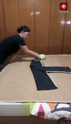 Clip: Mẹo gấp quần áo trong 30s siêu gọn gàng, tiện lợi-3