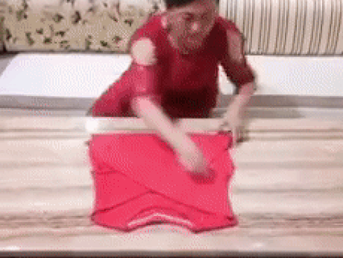 Clip: Mẹo gấp quần áo trong 30s siêu gọn gàng, tiện lợi