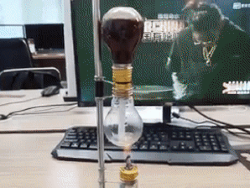 Chào thua với clip đun cà phê bằng bóng đèn sợi đốt của thánh ăn công sở-1