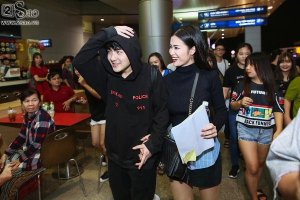 Clip: Đông Nhi quấn chặt không rời Ông Cao Thắng trước khi sang Hàn chinh chiến-6