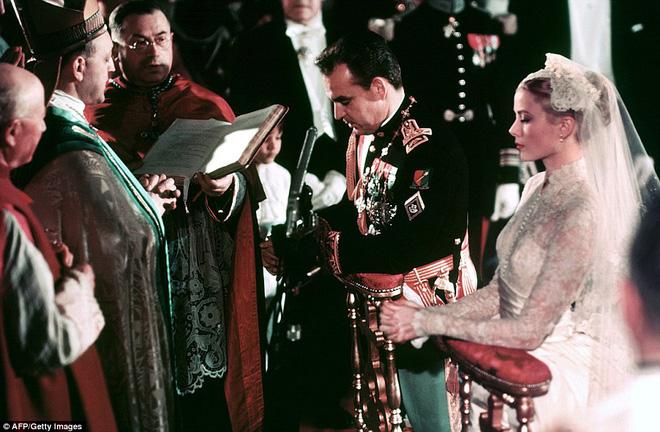 Toàn cảnh đám cưới thế kỷ vượt mặt ngày trọng đại của công nương Kate và hoàng tử William về độ xa hoa-4