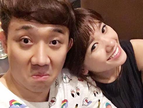 Trấn Thành mắng Hari Won 'vợ con khốn nạn' vì hùa theo bạn 'đá đểu' chồng