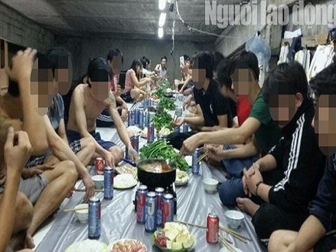 Bắt 250 em nhỏ bỏ học cầm đuôi váy cưới dài 3,2 km, cô dâu bị cảnh sát điều tra vì vi phạm quyền trẻ em-4