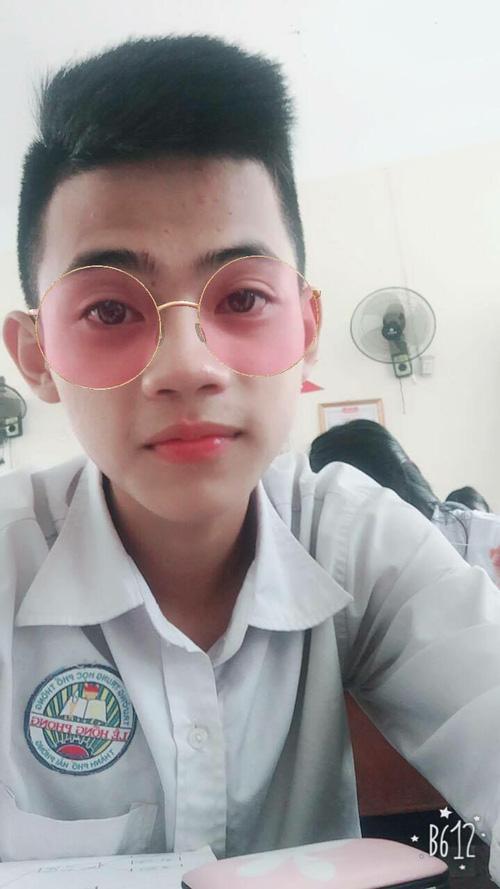 Đây chính là lớp trưởng thất tình trong clip Em trai mưa đang gây bão mạng-2